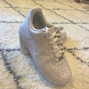 Gently used white Nike AF1 (size 7.5